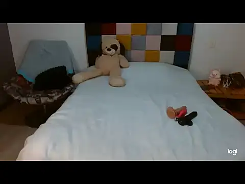 Snapshot of Miavelvett- chatting on October 4, 2025, 7:39 am Miavelvett- online show from October 4, 2025, 7:39 am