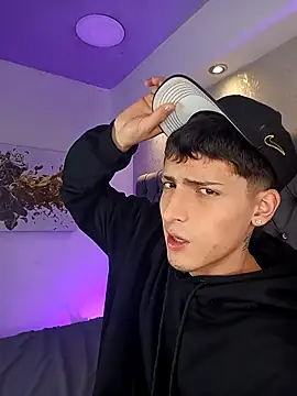 MateoMitchell online show from November 15, 2025, 4:43 am