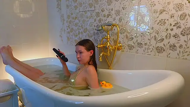 MarindaRuud online show from December 3, 2025, 12:36 pm