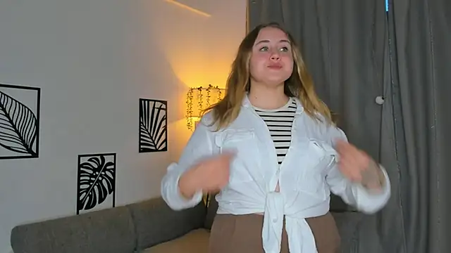 Snapshot of SweetRush chatting on October 6, 2025, 2:03 pm SweetRush online show from October 6, 2025, 2:03 pm