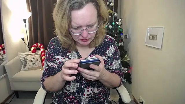 Snapshot of VestaWoody chatting on December 2, 2025, 7:25 am VestaWoody online show from December 2, 2025, 7:25 am