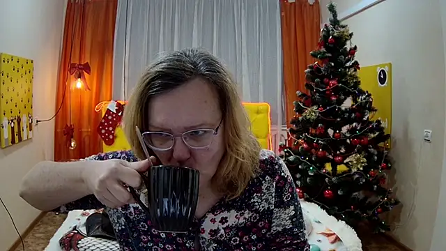 Snapshot of VestaWoody chatting on December 15, 2025, 7:23 am VestaWoody online show from December 15, 2025, 7:23 am