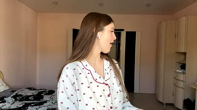 Snapshot of GilySuper chatting on October 4, 2025, 7:06 am GilySuper online show from October 4, 2025, 7:06 am