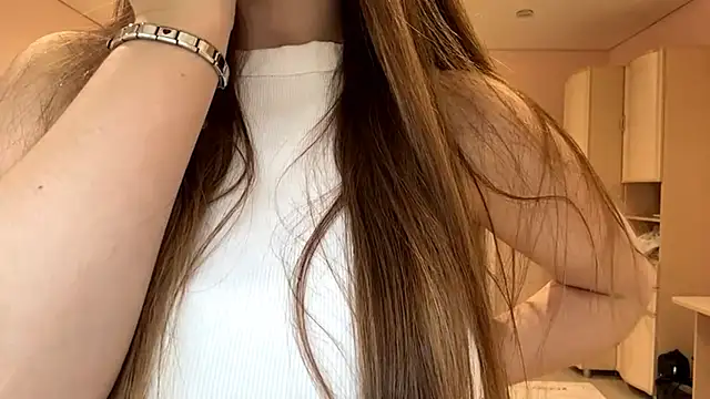 Snapshot of GilySuper chatting on October 6, 2025, 2:42 am GilySuper online show from October 6, 2025, 2:42 am