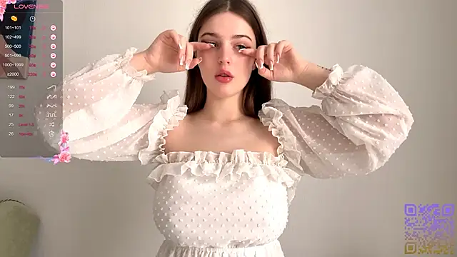 Snapshot of GilySuper chatting on October 23, 2025, 6:23 am GilySuper online show from October 23, 2025, 6:23 am