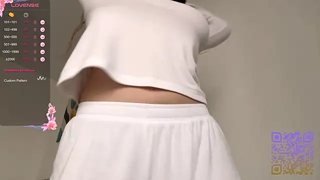 Snapshot of GilySuper chatting on November 6, 2025, 7:20 am GilySuper online show from November 6, 2025, 7:20 am