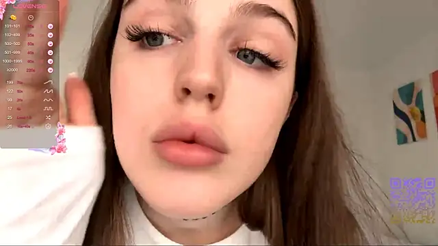 Snapshot of GilySuper chatting on November 15, 2025, 9:39 am GilySuper online show from November 15, 2025, 9:39 am