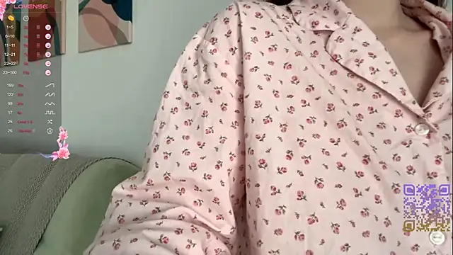 Snapshot of GilySuper chatting on November 21, 2025, 6:12 am GilySuper online show from November 21, 2025, 6:12 am