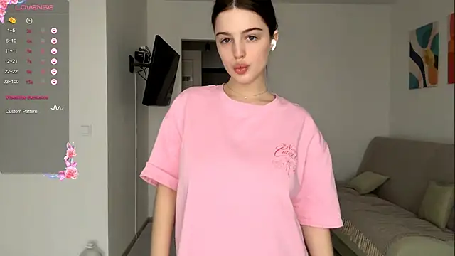 Snapshot of GilySuper chatting on November 28, 2025, 8:06 am GilySuper online show from November 28, 2025, 8:06 am