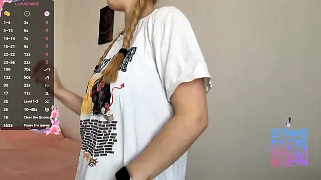 Snapshot of GilySuper chatting on February 19, 2026, 11:17 am GilySuper online show from February 19, 2026, 11:17 am