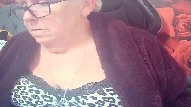 Snapshot of Playful_MILF_Demi chatting on February 27, 2026, 11:49 pm Playful MILF Demi online show from February 27, 2026, 11:49 pm