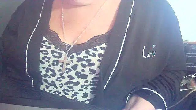 Playful MILF Demi online show from April 10, 2026, 2:33 pm