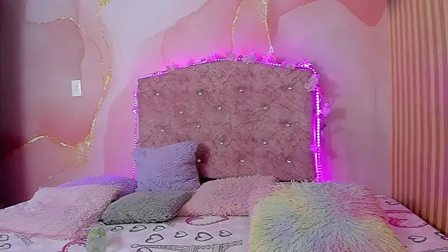 Malory  Jones online show from November 26, 2025, 6:42 pm