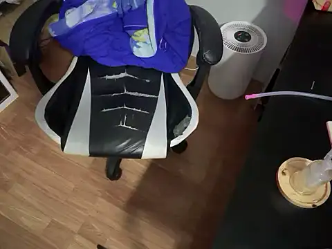 Snapshot of Wuza-H chatting on October 22, 2025, 6:51 pm Wuza-H online show from October 22, 2025, 6:51 pm