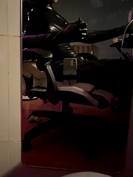 Snapshot of Wuza-H chatting on November 27, 2025, 4:36 am Wuza-H online show from November 27, 2025, 4:36 am