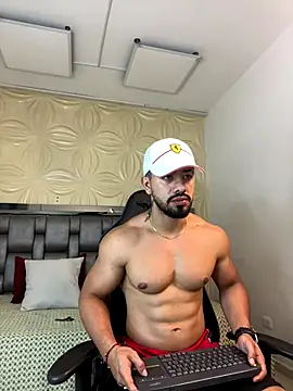 Ezzio Scolaro online show from December 16, 2025, 9:53 pm