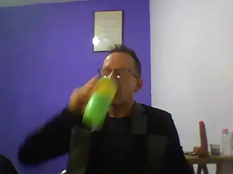 Snapshot of _axelking_ chatting on January 6, 2026, 3:21 am axelking online show from January 6, 2026, 3:21 am