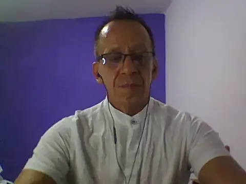 Snapshot of _axelking_ chatting on January 9, 2026, 3:42 am axelking online show from January 9, 2026, 3:42 am