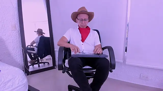 Snapshot of _axelking_ chatting on February 24, 2026, 11:30 am axelking online show from February 24, 2026, 11:30 am