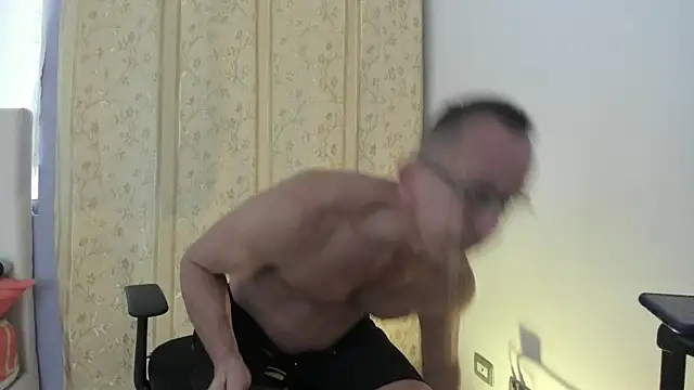 Snapshot of _axelking_ chatting on March 17, 2026, 11:35 am axelking online show from March 17, 2026, 11:35 am