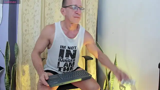  axelking  online show from May 19, 2026, 1:33 am