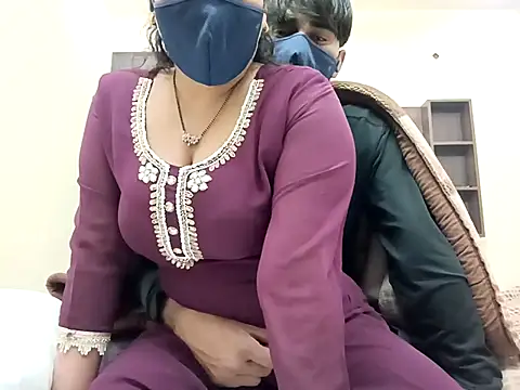 horny milf couple online show from January 12, 2026, 5:40 pm