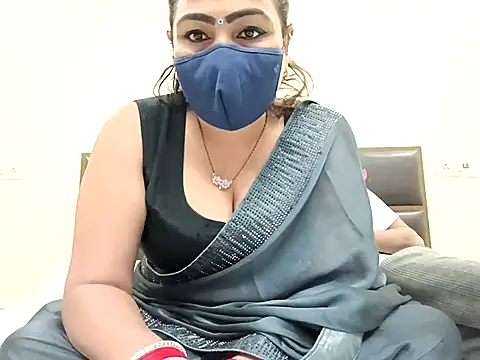 horny milf couple online show from February 5, 2026, 7:07 pm