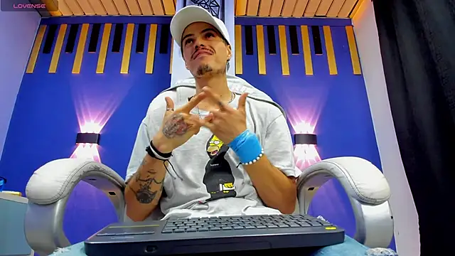 Snapshot of imsammytop chatting on November 18, 2025, 12:42 pm imsammytop online show from November 18, 2025, 12:42 pm