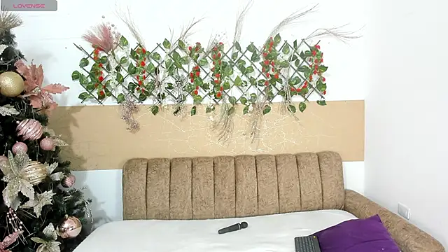 Snapshot of iisabella09 chatting on December 18, 2025, 5:13 am iisabella09 online show from December 18, 2025, 5:13 am