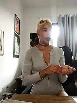 Snapshot of Helenoir chatting on February 26, 2026, 1:54 pm Helenoir online show from February 26, 2026, 1:54 pm