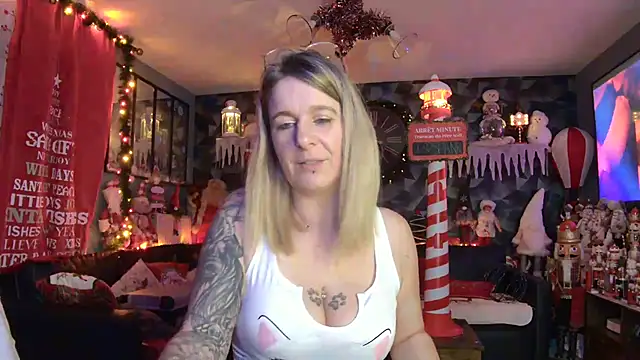 Snapshot of Delichieuse5 chatting on December 18, 2025, 8:48 pm Delichieuse5 online show from December 18, 2025, 8:48 pm