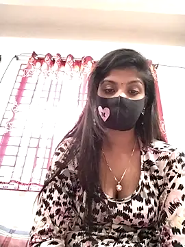 Queen-Any online show from November 12, 2025, 2:45 am