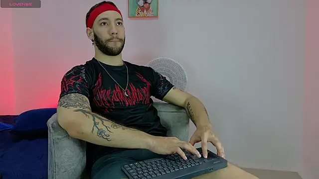 angel kyrozz online show from March 12, 2026, 6:58 pm