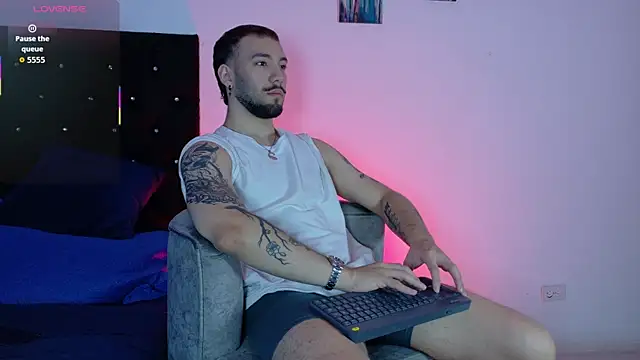 angel kyrozz online show from April 10, 2026, 7:07 pm