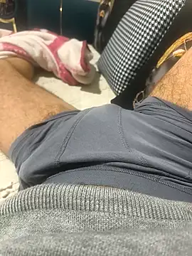 Snapshot of Sert_erkek21_ysm chatting on February 15, 2026, 9:33 pm Sert erkek21 ysm online show from February 15, 2026, 9:33 pm