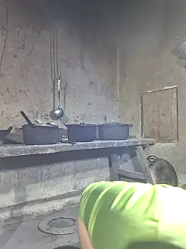 miomio-12 online show from December 17, 2025, 12:44 pm