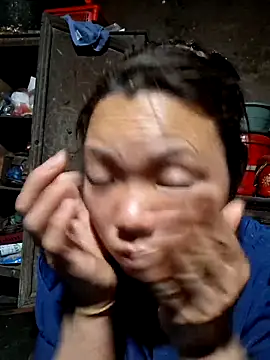 Snapshot of miomio-12 chatting on March 27, 2026, 3:23 pm miomio-12 online show from March 27, 2026, 3:23 pm