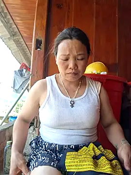 Snapshot of miomio-12 chatting on April 9, 2026, 6:19 am miomio-12 online show from April 9, 2026, 6:19 am