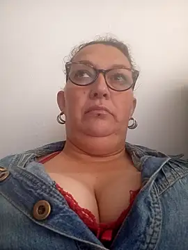 -saraqueen- online show from October 24, 2025, 3:52 pm