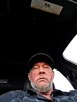 Snapshot of moonbeam37 chatting on February 28, 2026, 9:27 pm moonbeam37 online show from February 28, 2026, 9:27 pm