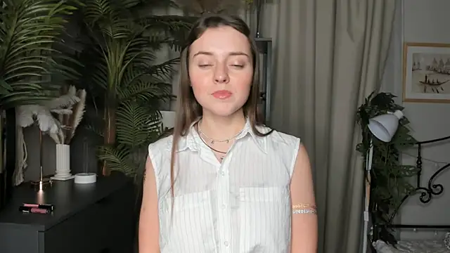 ThelmaJusto online show from November 1, 2025, 2:19 pm