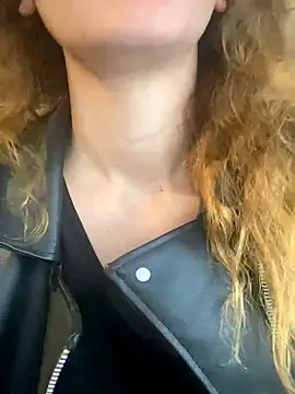 melisss2 online show from December 2, 2025, 7:47 am