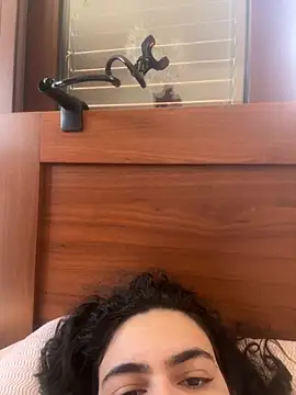 luciamaria01 online show from November 2, 2025, 9:33 am