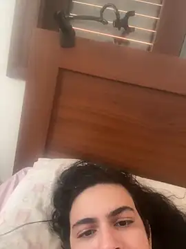 luciamaria01 online show from November 11, 2025, 12:49 pm