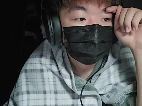 Snapshot of fox165 chatting on December 15, 2025, 5:39 pm fox165 online show from December 15, 2025, 5:39 pm