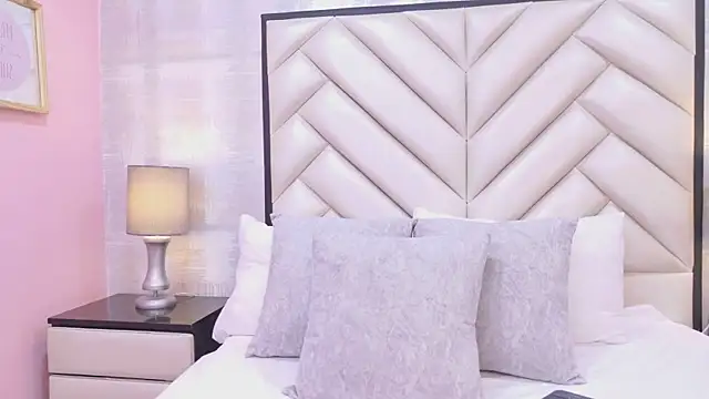 Snapshot of CristalShayy chatting on March 4, 2026, 11:49 am CristalShayy online show from March 4, 2026, 11:49 am