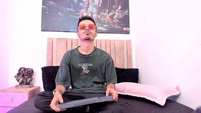 Timothe Evans online show from October 23, 2025, 8:07 pm