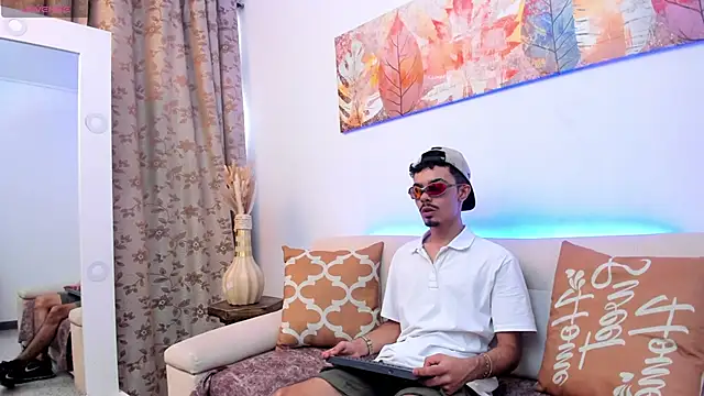 Timothe Evans online show from November 7, 2025, 7:36 pm