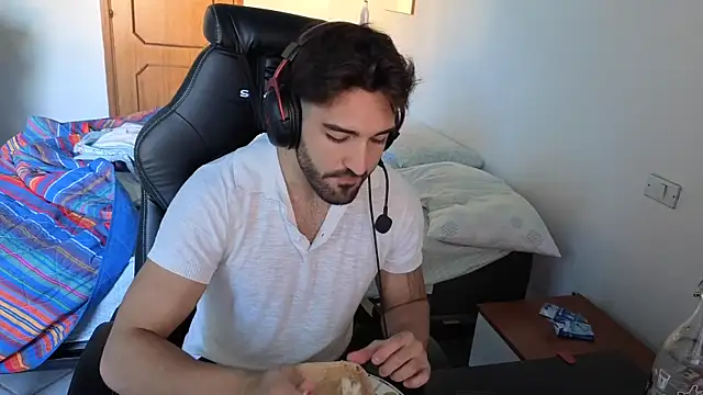 Al3xox02 online show from April 8, 2026, 3:12 pm