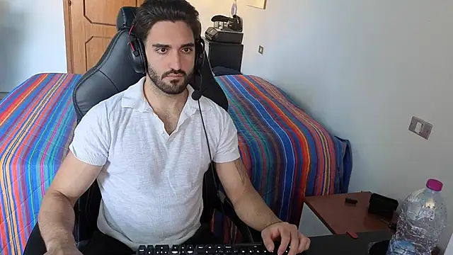 Al3xox02 online show from April 16, 2026, 12:28 pm